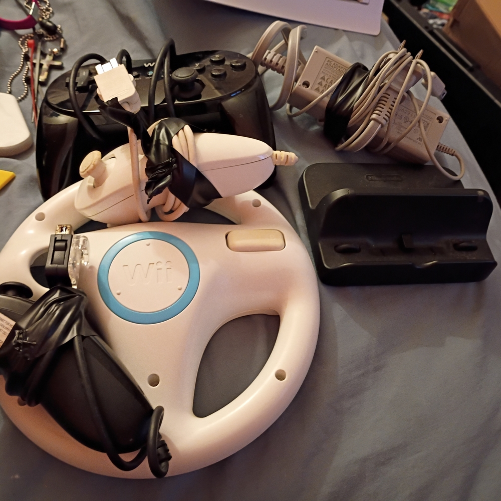 Nintendo Wii Steering Wheel and Accessories - White and Black